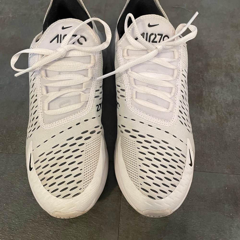 Woman’s nike air max 270s